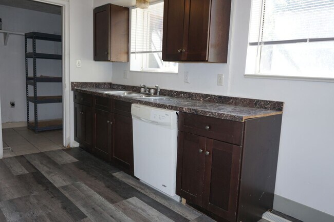 Building Photo - 117 W 250 N
