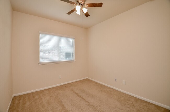 Building Photo - 2227 Leonetti Ln