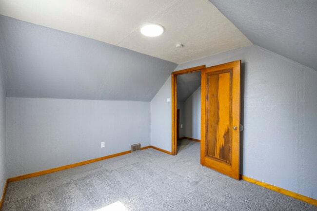 Building Photo - 219 Carmella Dr