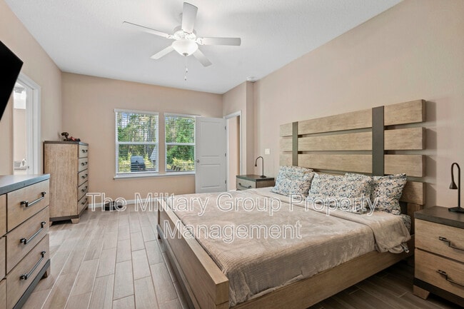 Building Photo - 383 St Vincent Dr