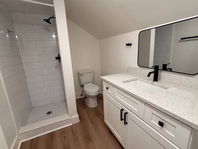 Building Photo - Renovated 4BR Just Minutes from Flagler! Historic Downtown Living! Lawn Care Included! ((Recently...