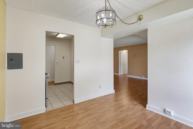 Building Photo - 5911 Tamar Dr