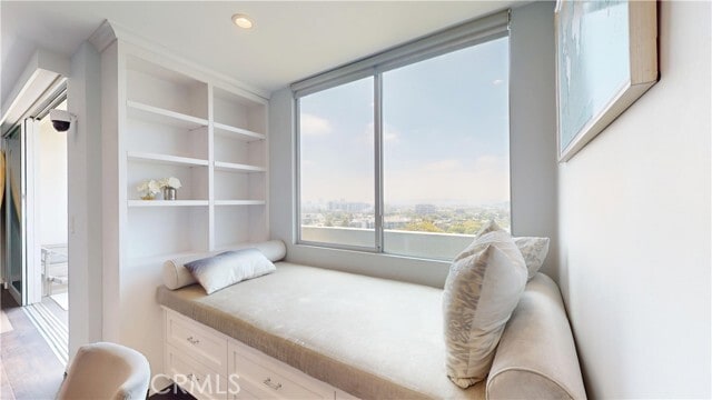 Building Photo - 818 N Doheny Dr
