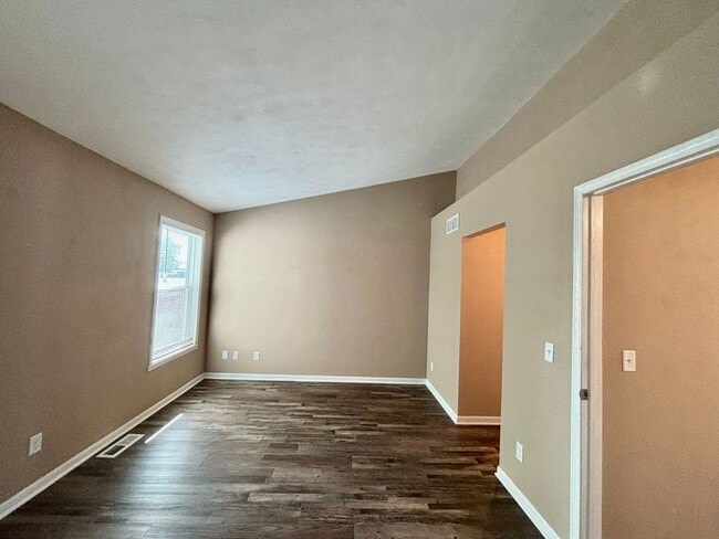 Building Photo - 372 Amphitheater Dr