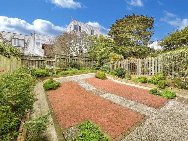 Building Photo - 3 bedroom in San Francisco CA 94118