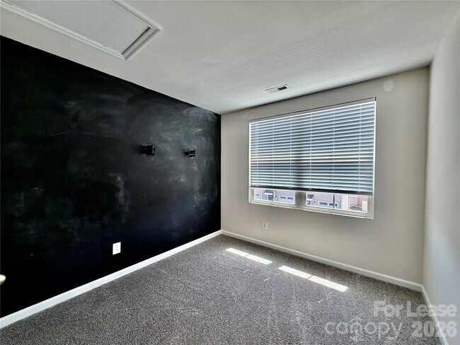 Building Photo - 828 Renee Ave