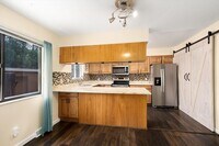 Building Photo - 2 bedroom 3 bath Updated townhome in Lakewood!
