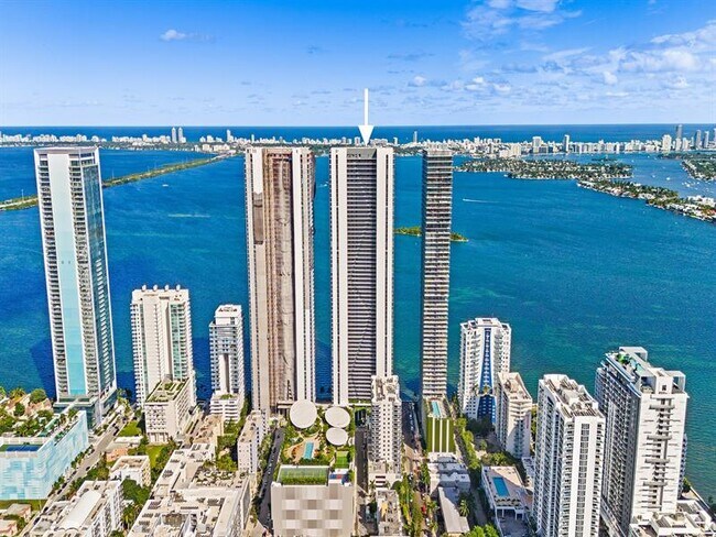 Building Photo - 700 NE 24th St