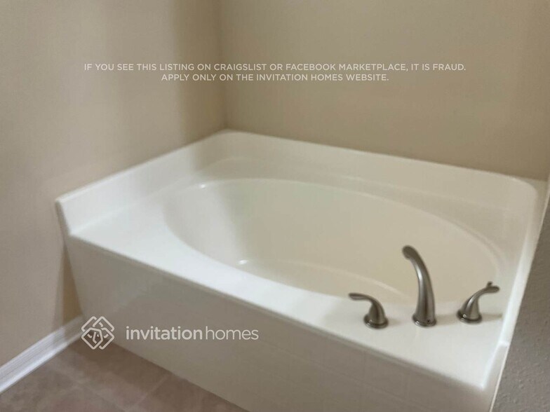 Building Photo - 9501 Little Rock St