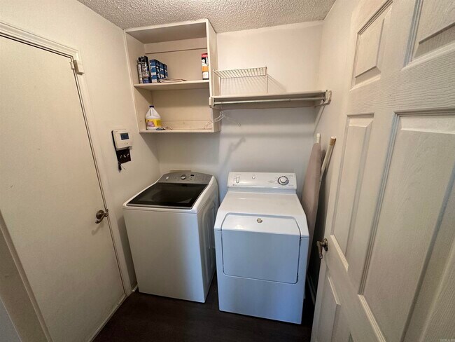 Building Photo - 1608 Waldron Cove