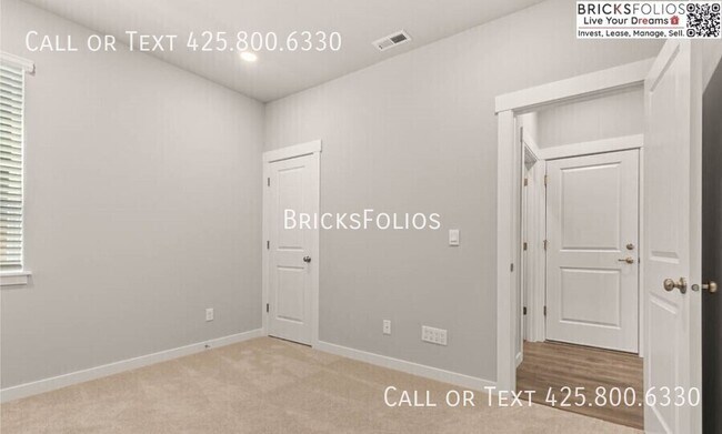 Building Photo - 1384 SW Pendleton Way