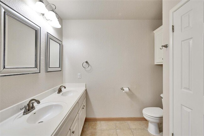 Building Photo - 2625 Gate Ridge Dr