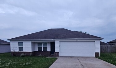 Building Photo - Wonderful home located in Bentonville's Silver Meadow Subdivision