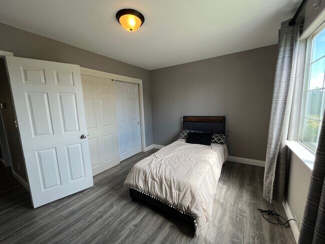 Building Photo - Country Living in Ranchland Acres!