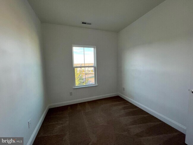 Building Photo - 246 Iannelli Rd