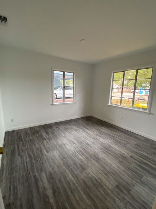 Building Photo - Single family home