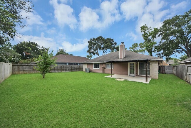 Building Photo - 15739 Oak Mountain Dr