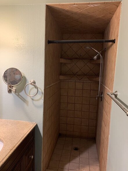 Building Photo - 1039 Barston Ave