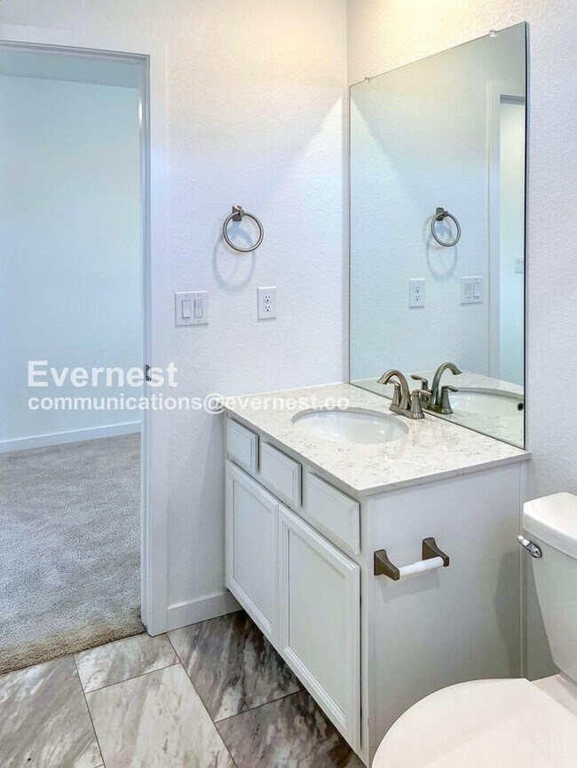 Building Photo - 740 Columbia St