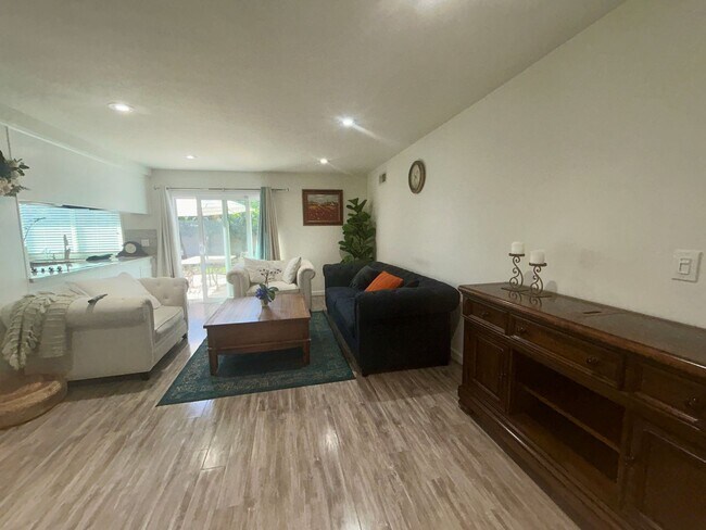 Building Photo - Beautiful Fully Furnished 4Bed/2Bath Home for Rent