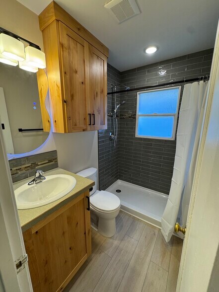 Building Photo - 216 S 11th Ave