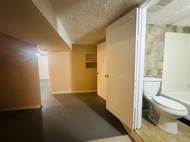 Building Photo - MOVE-IN READY !! BEAUTIFULLY  PROPERTY WITH HUGE YARD