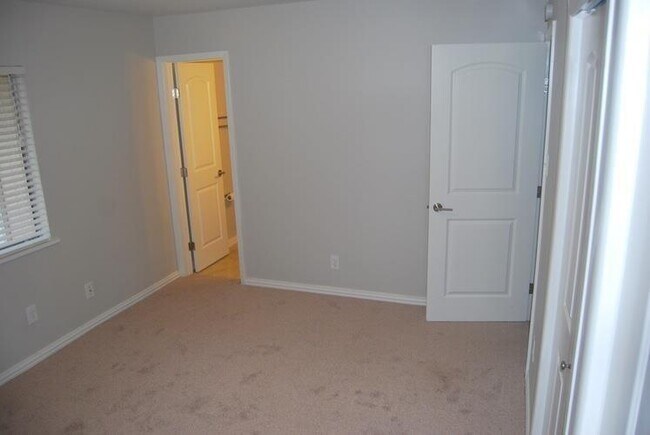 Building Photo - 406 West St