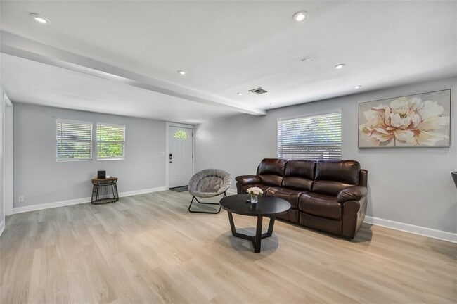 Building Photo - 1601 Palm Way