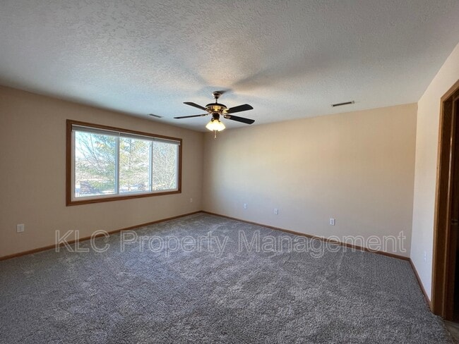 Building Photo - 15177 Hawthorn Dr