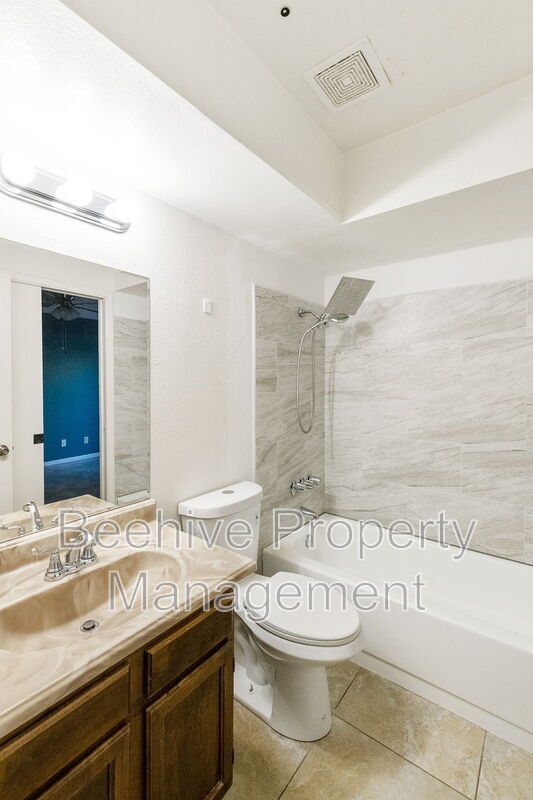 Building Photo - 629 N Mesa Dr