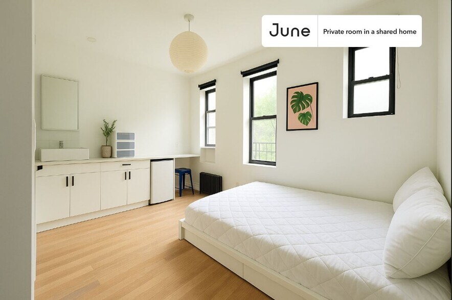 Primary Photo - Room in Shared 3 bed/3 bath home