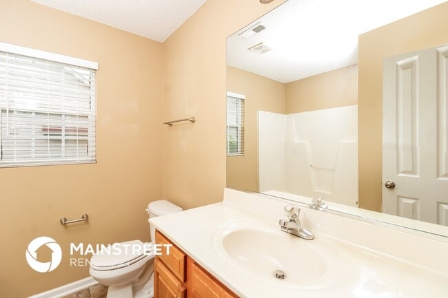 Building Photo - 604 Nova Ave