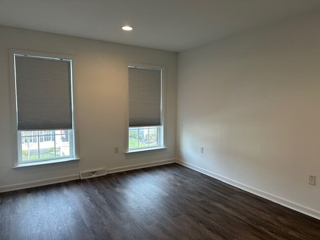 Building Photo - 205 Hoke Farm Way