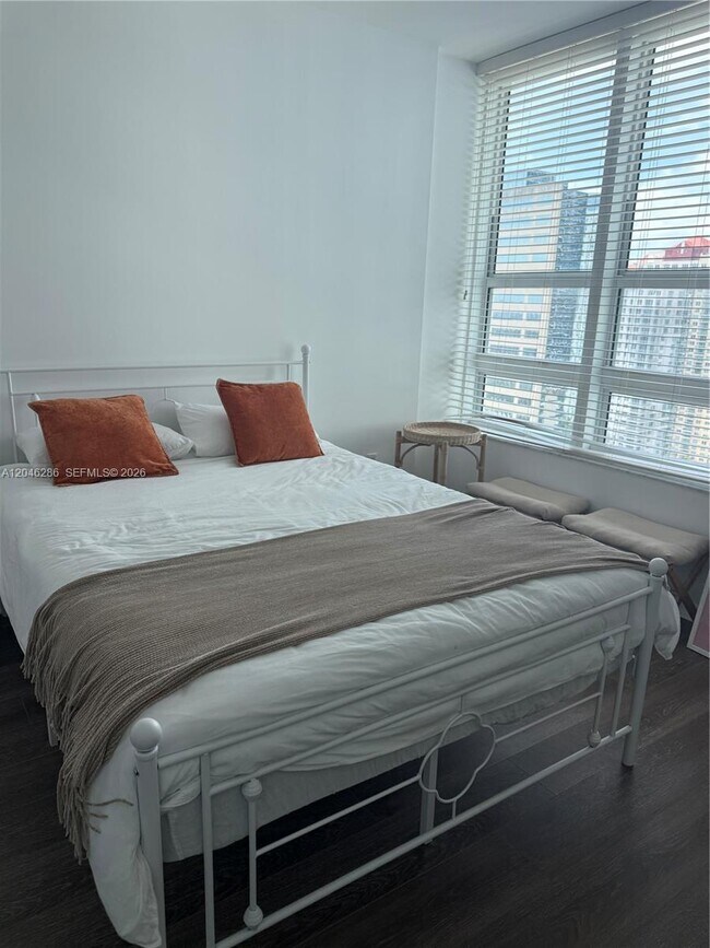 Building Photo - 950 Brickell Bay Dr