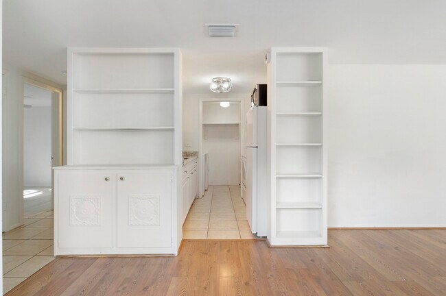 Building Photo - 617 Lyndhurst St