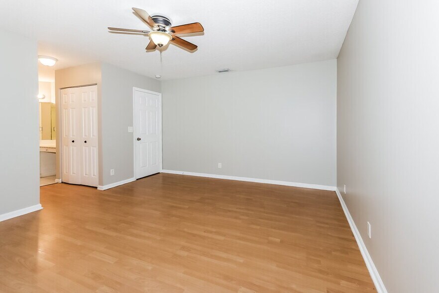 Building Photo - 116 Brook Woode Ave