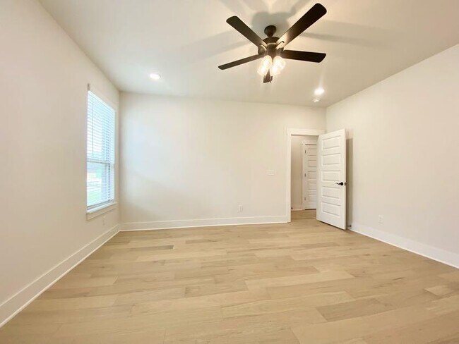 Building Photo - 730 Marianne St