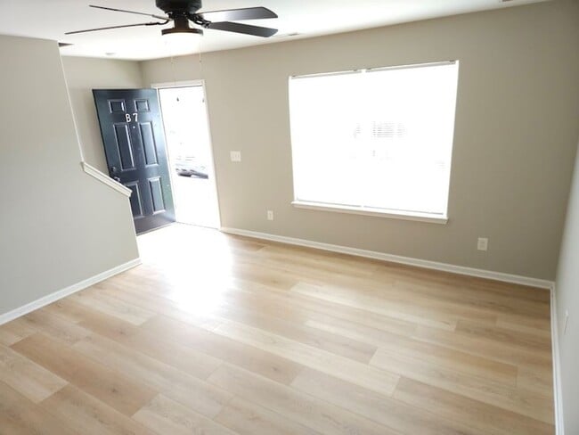 Building Photo - 705 Crestland Ave