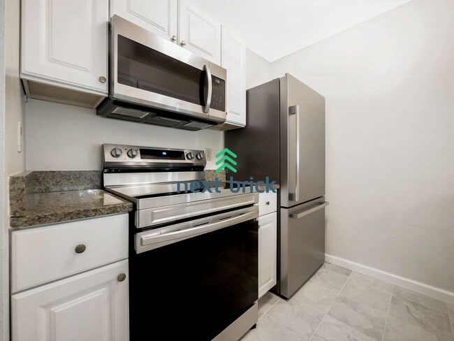 Building Photo - 2 Bed and 1 Bath Renton Condo is Available...