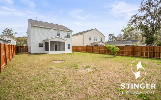 Building Photo - 38 Chestnut St