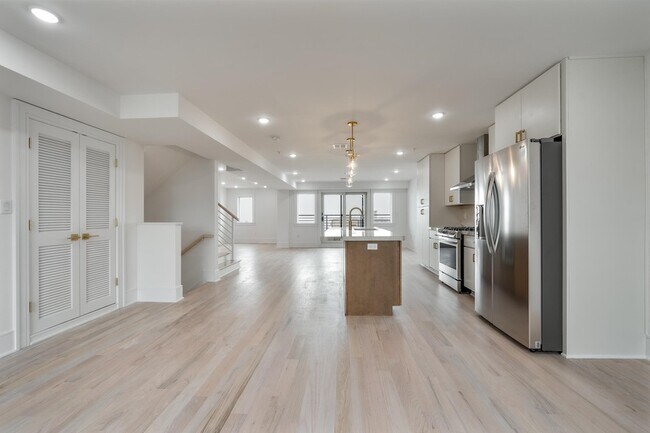 Building Photo - 6719 Meadowview Ave