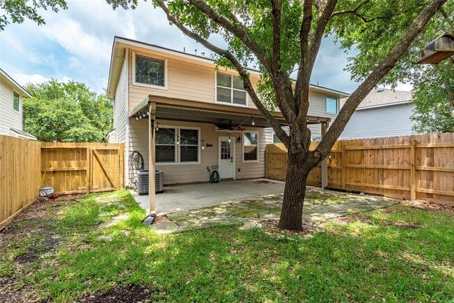 Building Photo - 336 Capella Oaks Ln