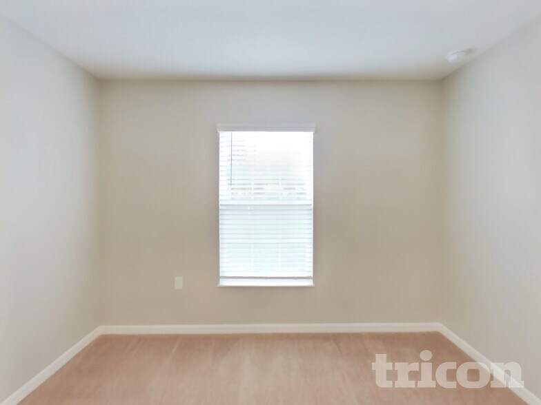 Building Photo - 57 Pilgrim Dr