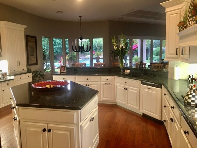 Building Photo - 1225 E Warner Rd