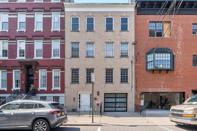 Building Photo - 88 Monroe St