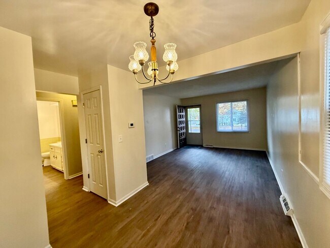 Building Photo - 2 Bedroom Duplex In Wyoming Available December 1st