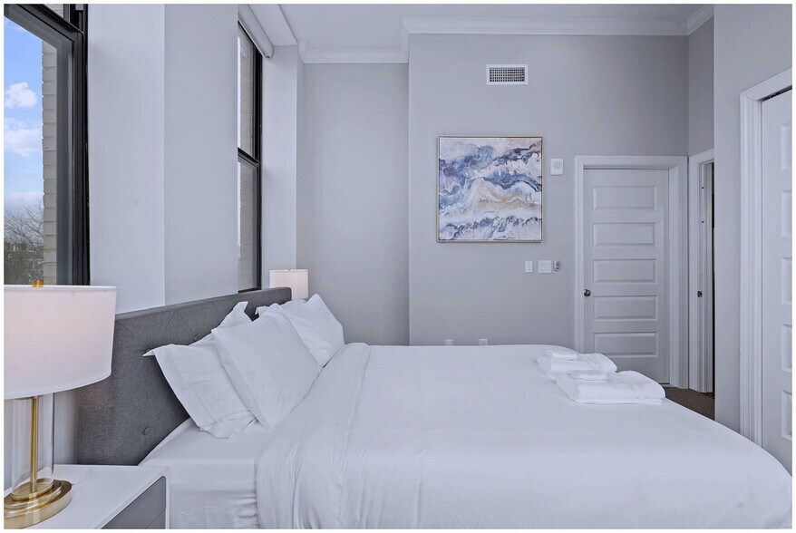 Building Photo - 1421 N 5th St