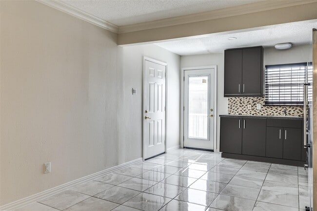 Building Photo - 5086 Matilda St