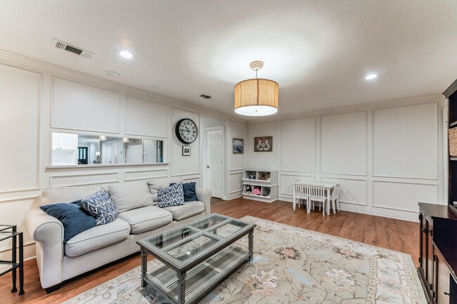 Building Photo - 3444 Normandy Ave