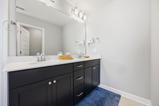 Building Photo - 450 Hawksbill Dr